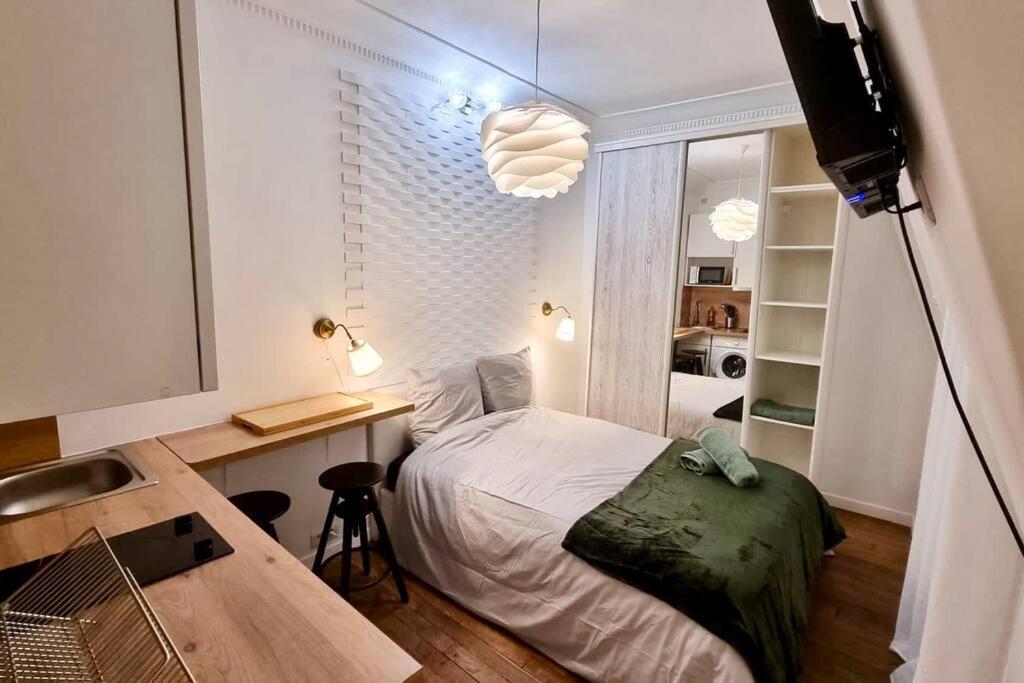 Champs-Elysees - Suite For 2 People Παρίσι Εξωτερικό φωτογραφία